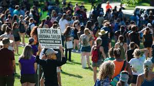 Protestors of the verdict in Breonna Taylors case meet in Minneapolis, MN