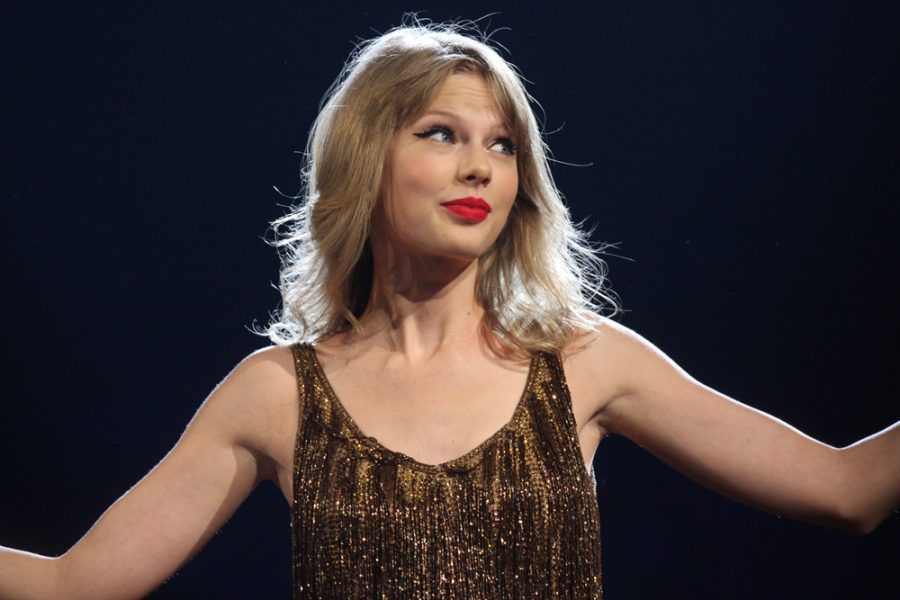 Taylor Swift rereleases Red, supplemented by the video for All Too Well. 