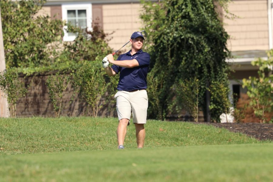 Johnny Roder competing in a  golf match during the 2021 fall season. 