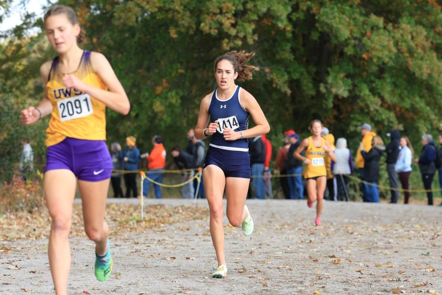 Erica Esper 23 racing in the Oberlin Rumble last weekend for the Blue and Gold.