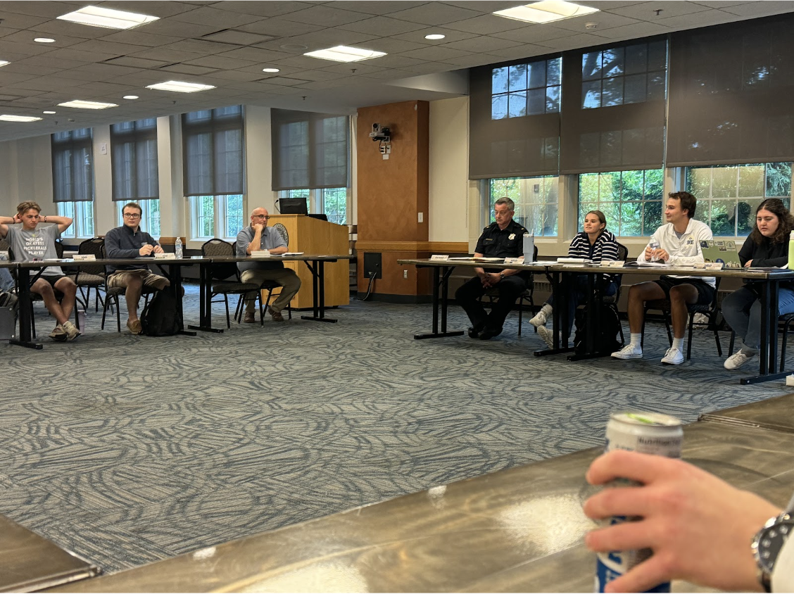 JCU Chief of Police Jeffrey Daberko speaks to Blue Streaks at a Student Government meeting.